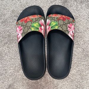 GG Blooms Supreme Slides